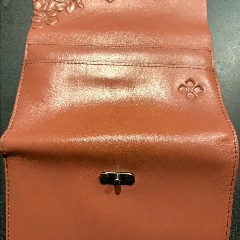 Patricia Nash Pink Floral Embossed Clutch - Picture 9 of 9